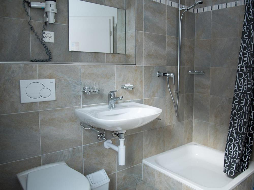 Hotel Restaurant Raben Linthal Dış mekan fotoğraf
